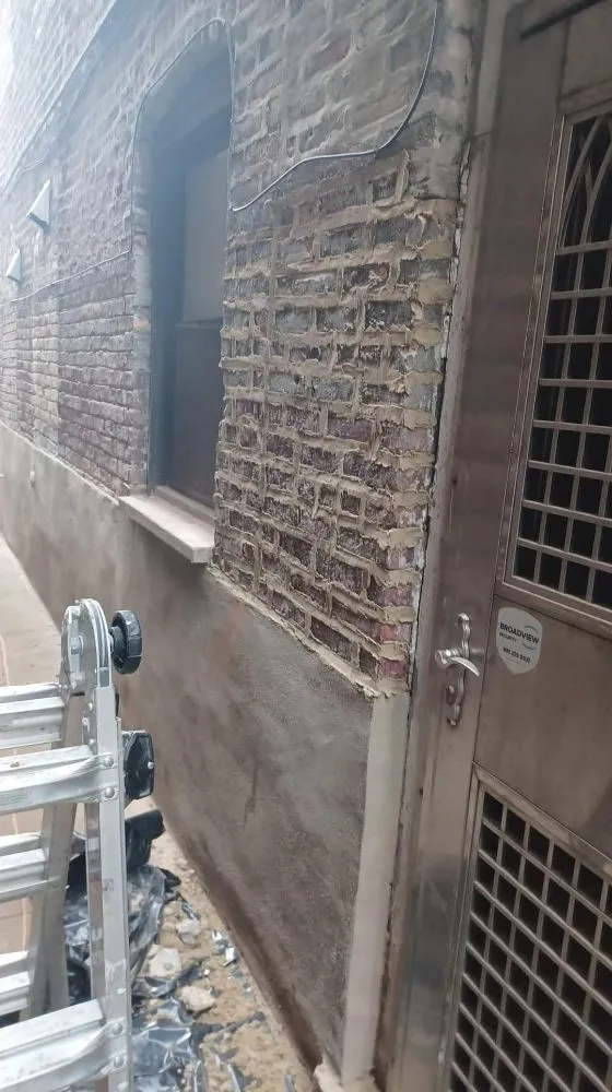 Slide of Palomino Contrucción And Roof