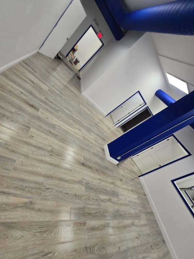 Slide of Palomino Contrucción And Roof