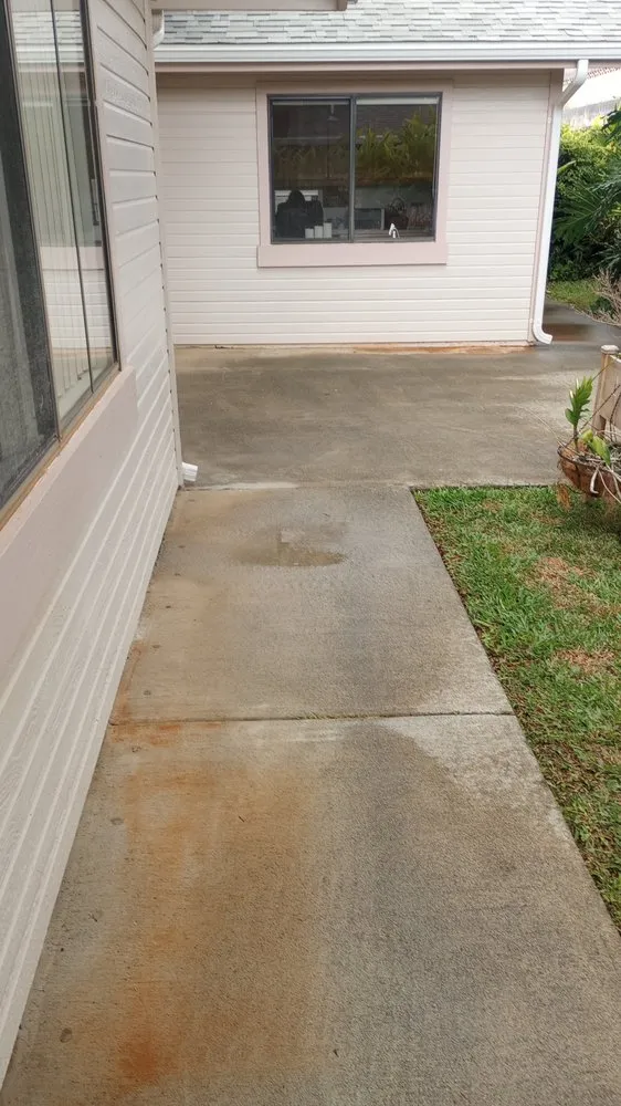 Trusted shingle roofing service for fast service in Mililani, HI by Papaya Powerwashing