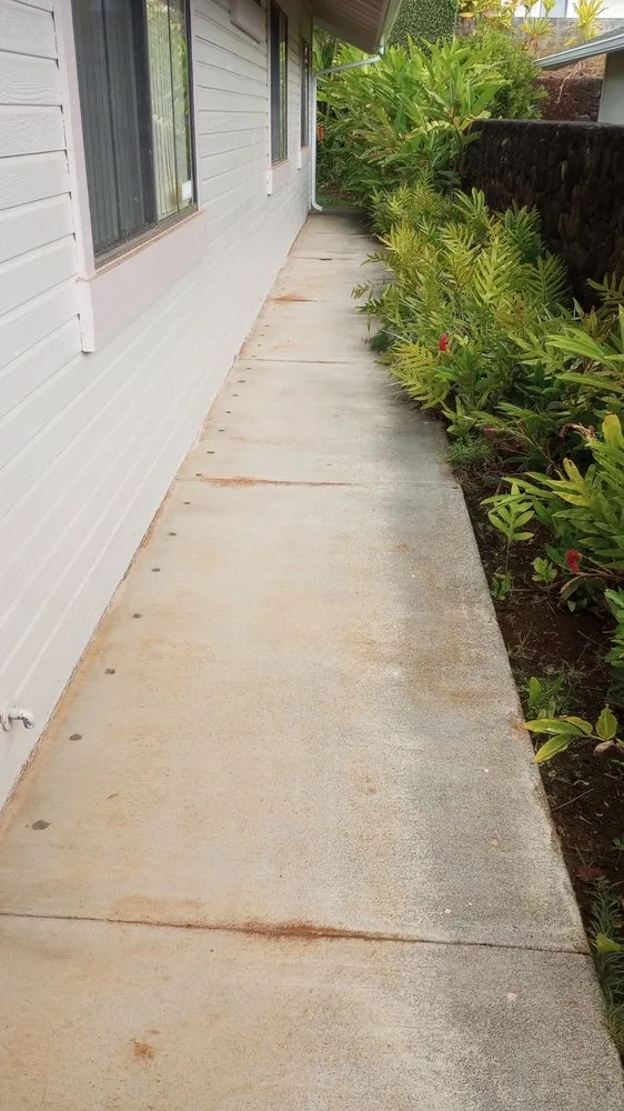 Reliable shingle roofing service experts serving Mililani, HI - Papaya Powerwashing