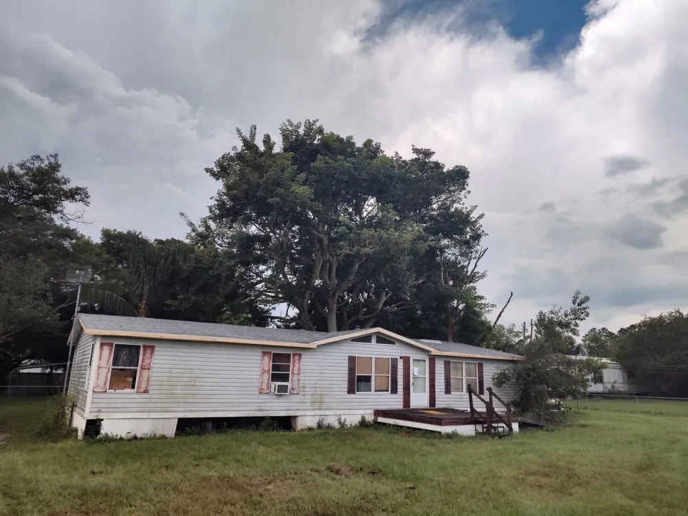 Slide of Parlament Roofing & Construction