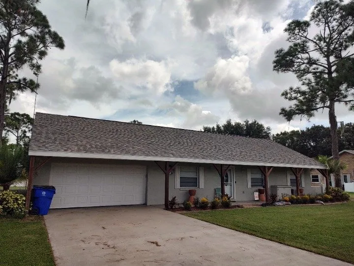 Slide of Parlament Roofing & Construction