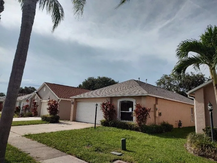 Slide of Parlament Roofing & Construction