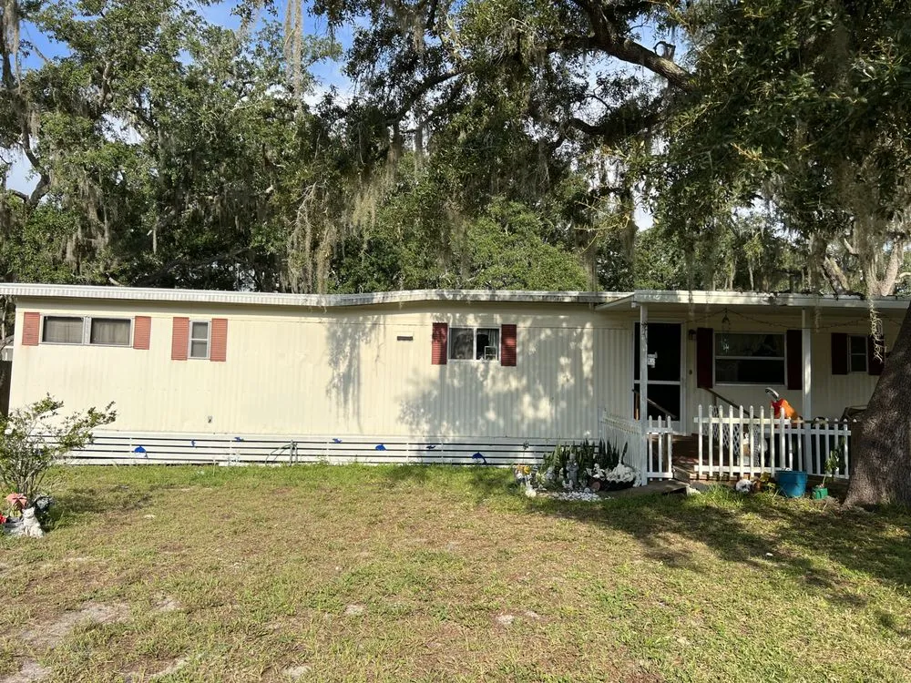Slide of Parlament Roofing and Construction