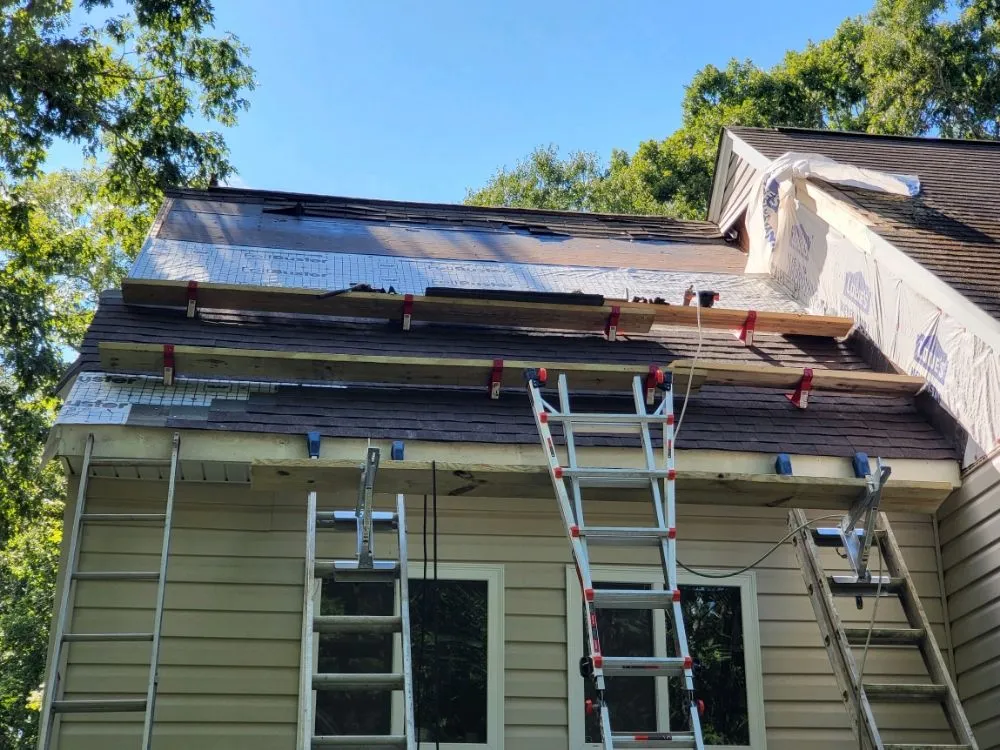 Expert shingle roofing service experts serving Diggs, VA - Parlett Construction