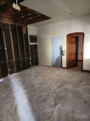 Peace Of Mind Contracting Logo