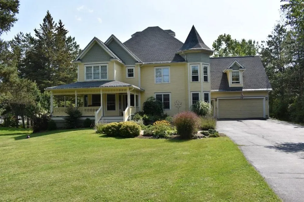 Slide of Peachey Builders