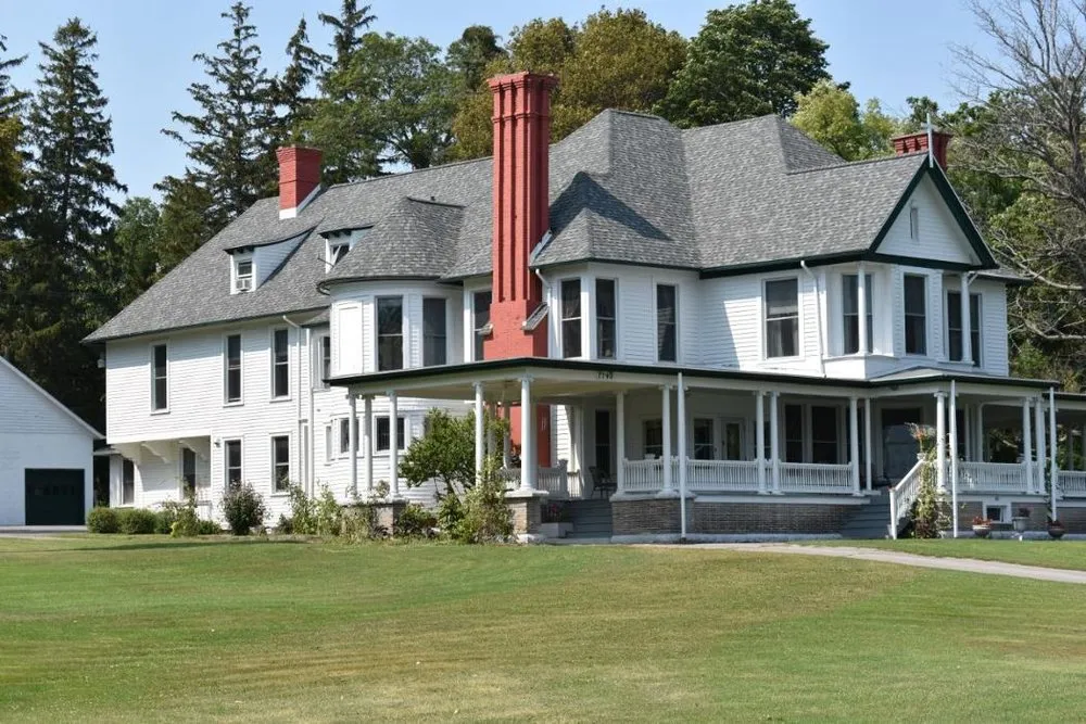 Slide of Peachey Builders