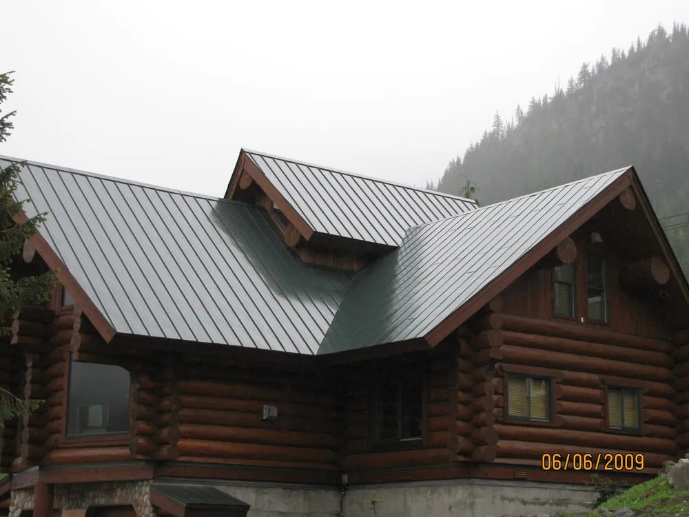 Top-rated storm damage roof repair in Snoqualmie Pass, WA - Peak Construction Services