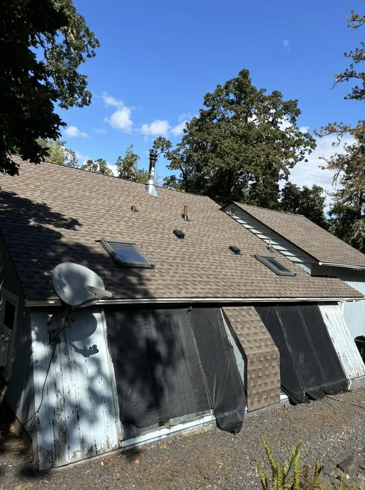 Reliable flat roof repair experts serving Pleasant Hill, OR - Peak Pros Roofing & Construction