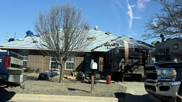 Peak Roofing and Exteriors Logo