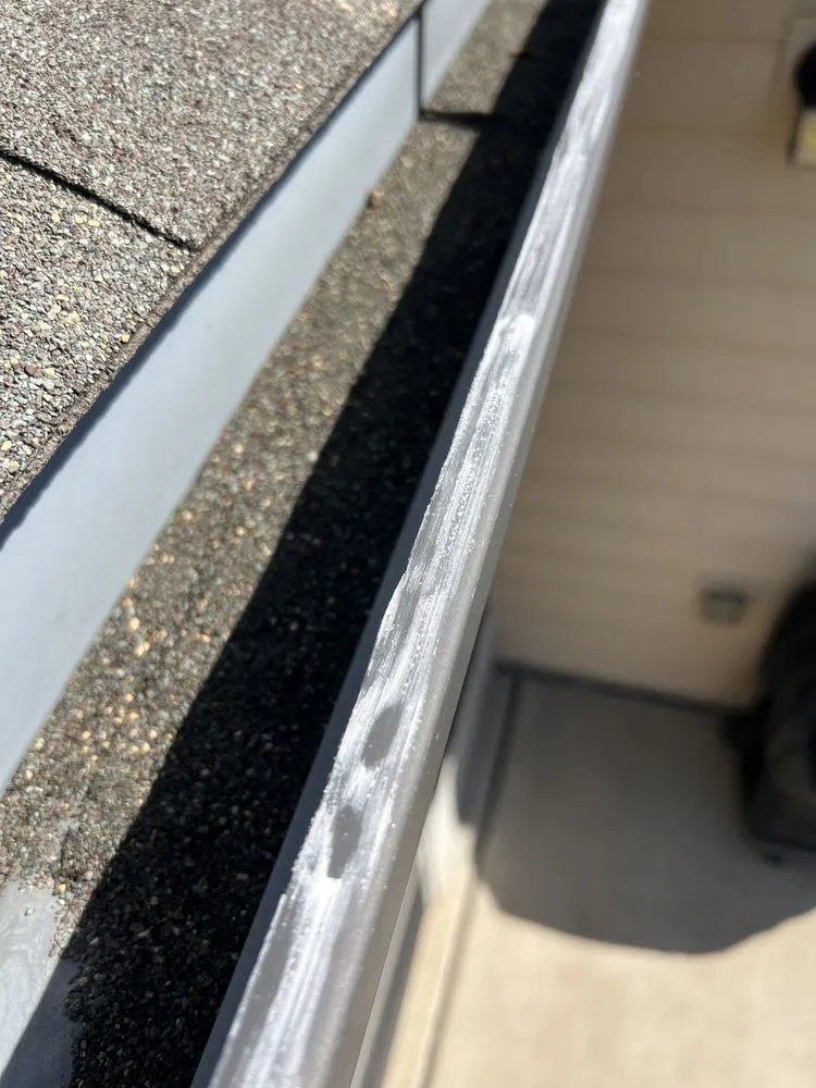 Slide of Peak Roofing Solution