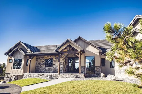 Peak View Roofing Logo