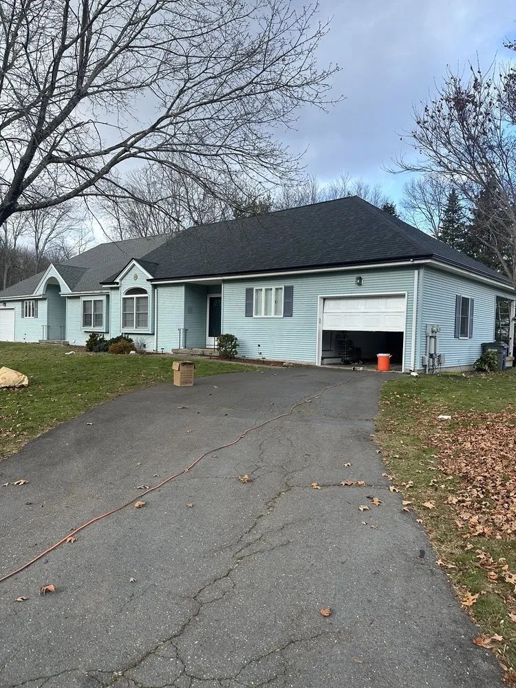 Slide of Pesantez Roofing