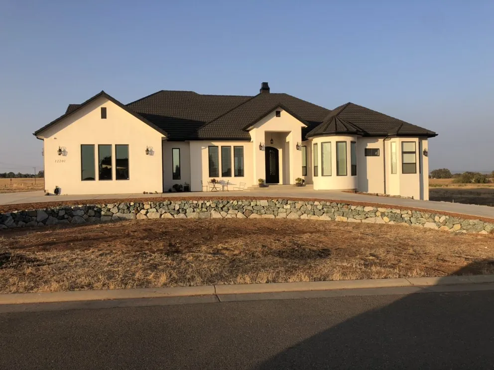 Slide of Petrashishin Roofing Co