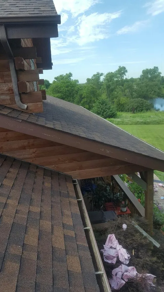 Top-rated roof installation with free inspection in Runnells, IA by Pettiecord Restoration