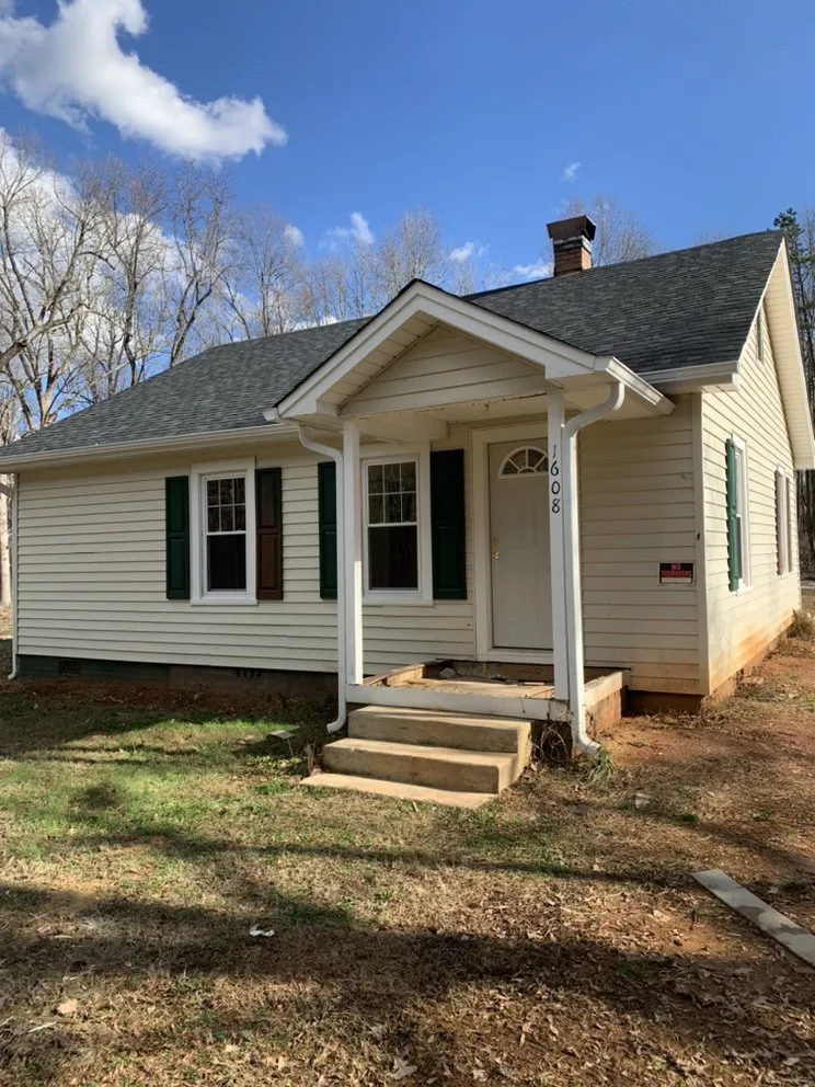 Slide of PhanY Roofing