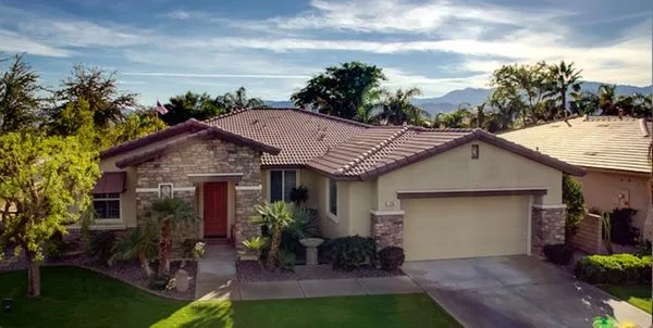 Phoenix Roofing & Solar Logo