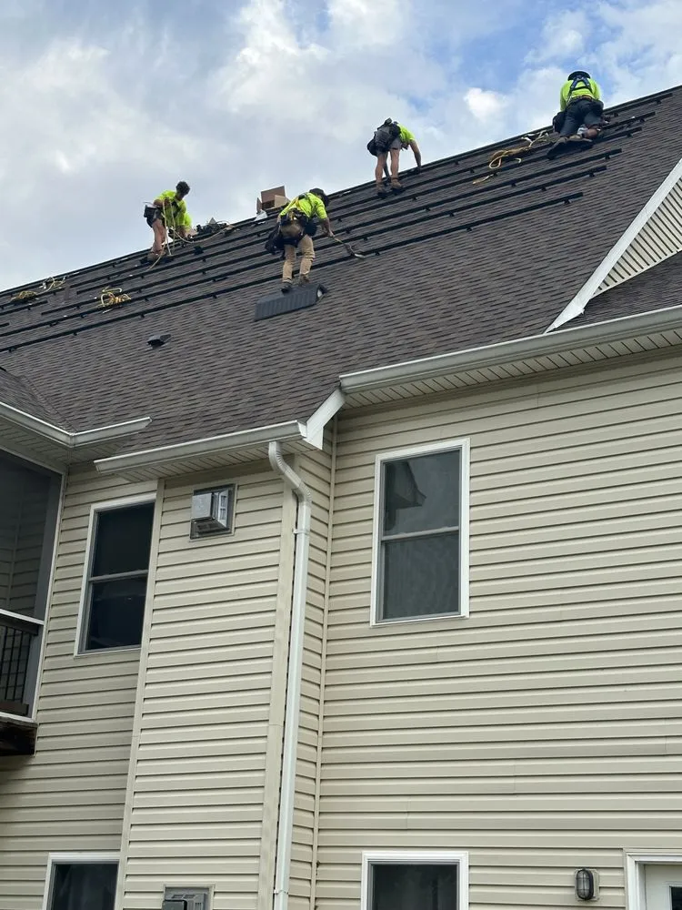 Reliable shingle roofing service experts serving St Charles, MO - Pineapple Roofing