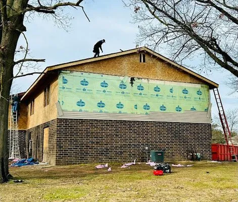 Pinnacle Roofing & Construction Logo