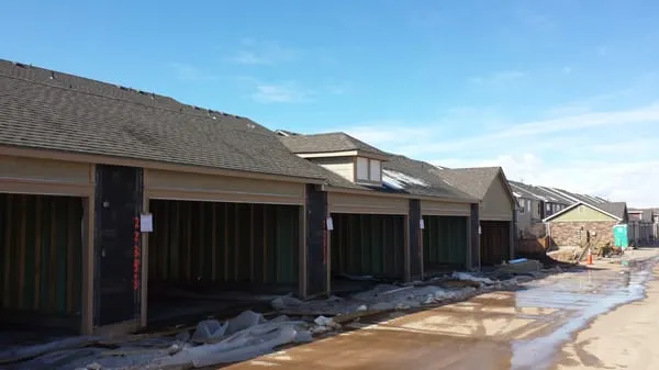 Pinnacle Roofing Solutions Logo