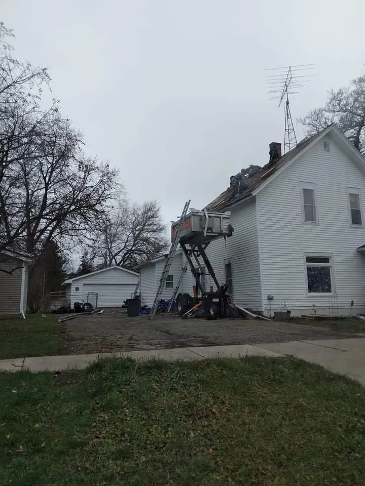 Slide of Platinum Quality Roofing & Siding