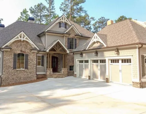 Platinum Roofing & Construction Logo