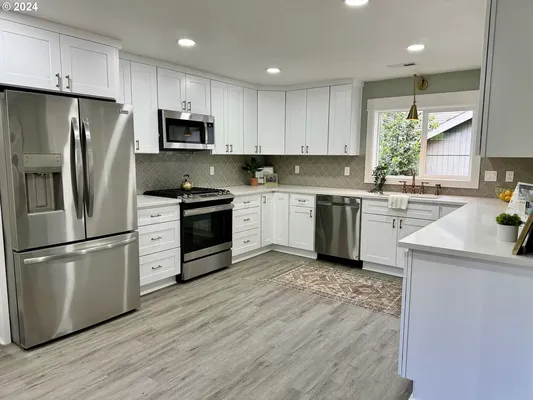 Pluum Construction Logo