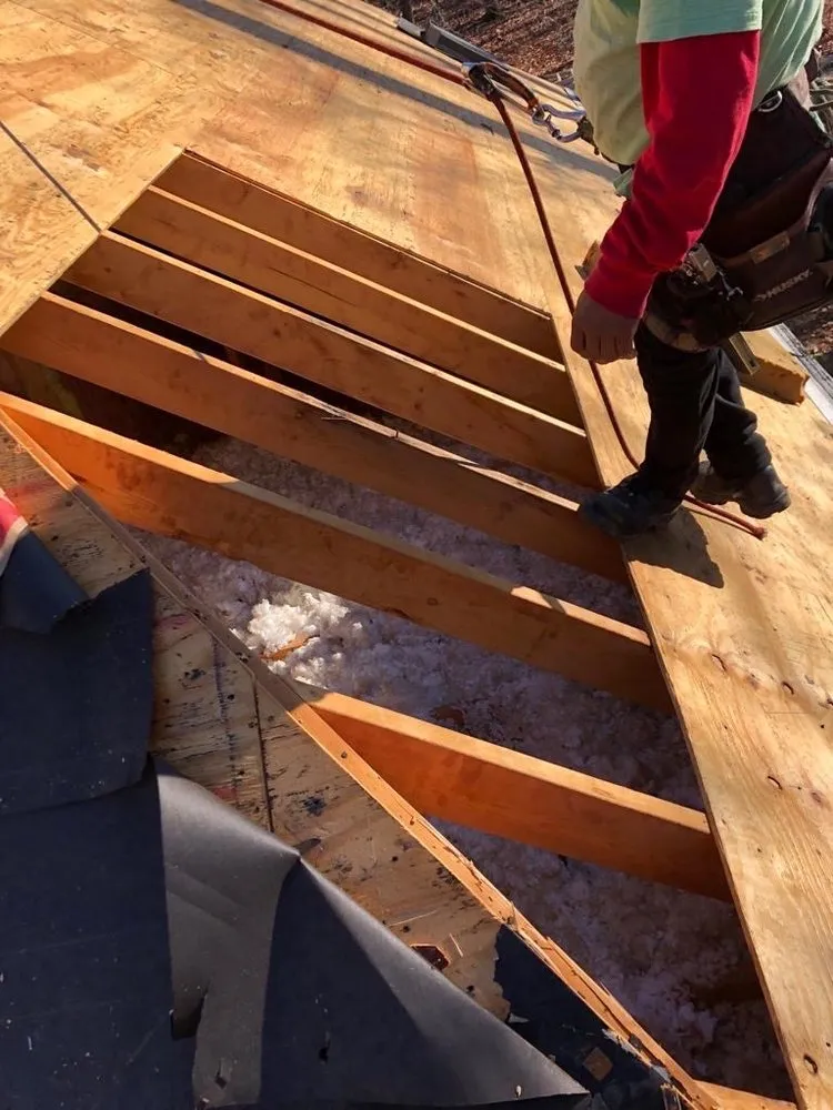 Slide of P&M Roofing