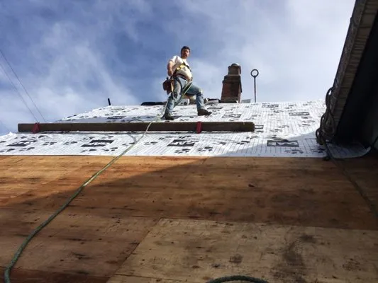 Polo's Roofing Specialist Logo