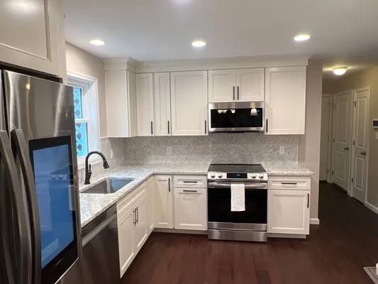 POM Contracting Logo