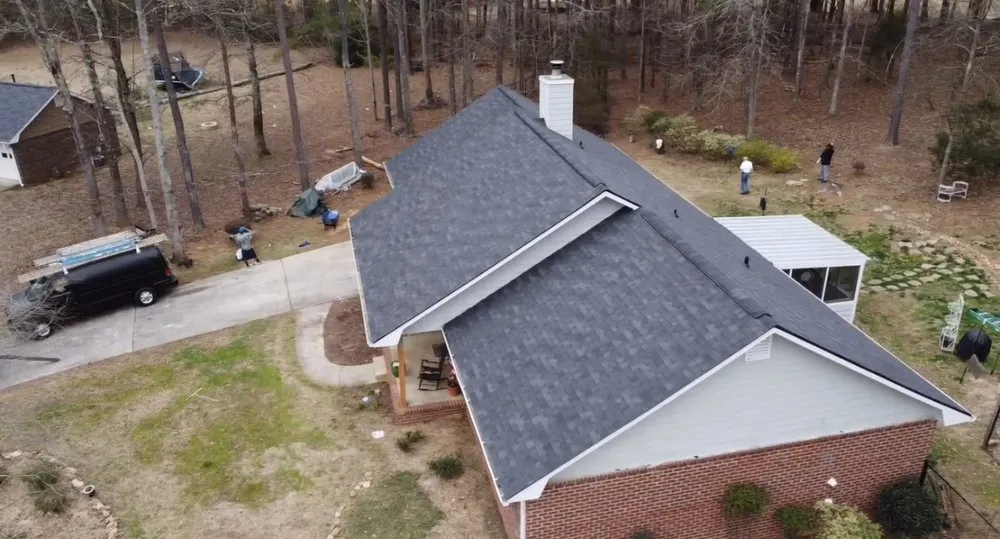 Slide of P&R Roofing