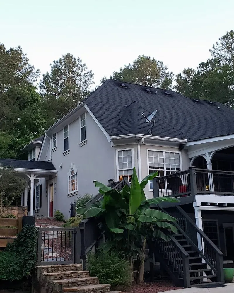 Slide of P&R Roofing