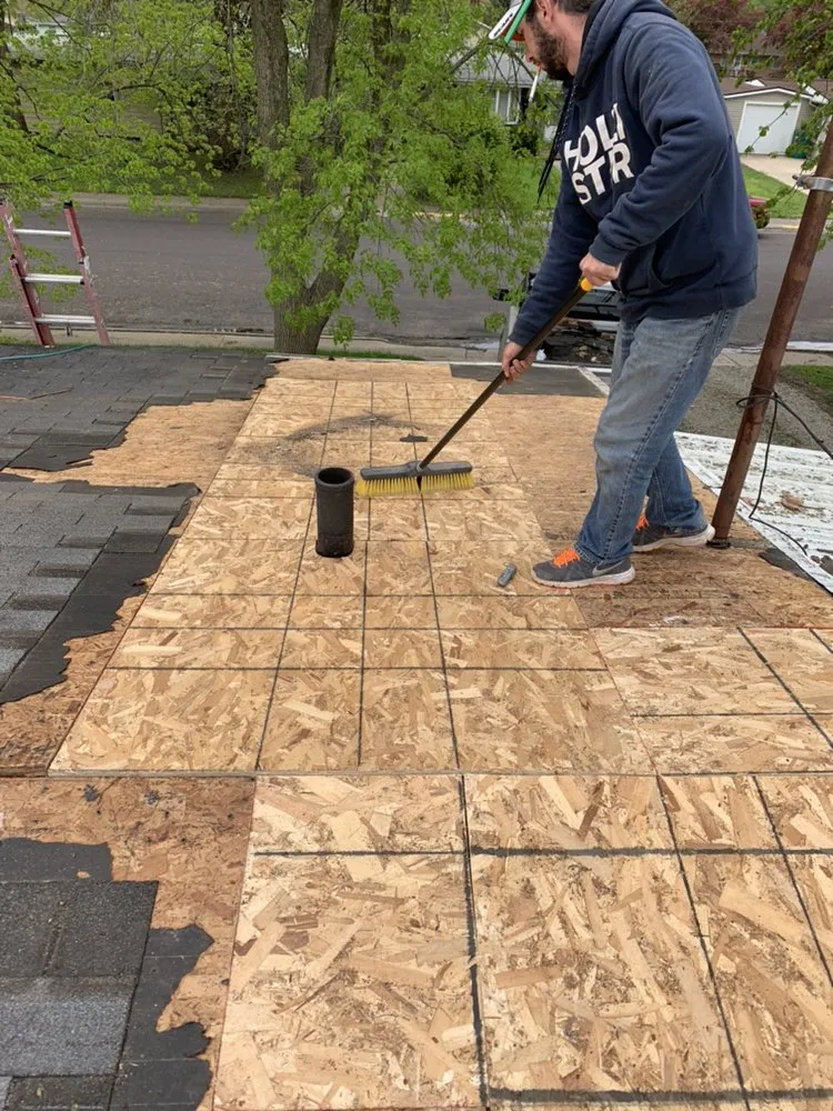 Expert residential roofing service in Vermont, IL - Prater's Construction