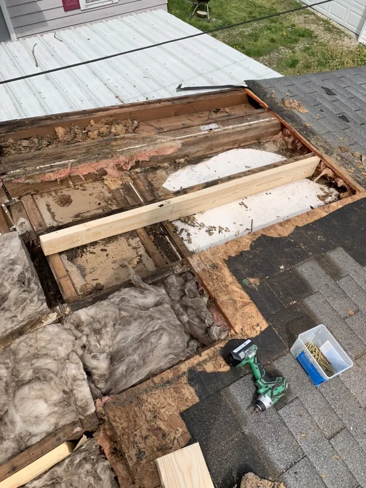 Top-rated roof leak repair for fast service in Vermont, IL by Prater's Construction