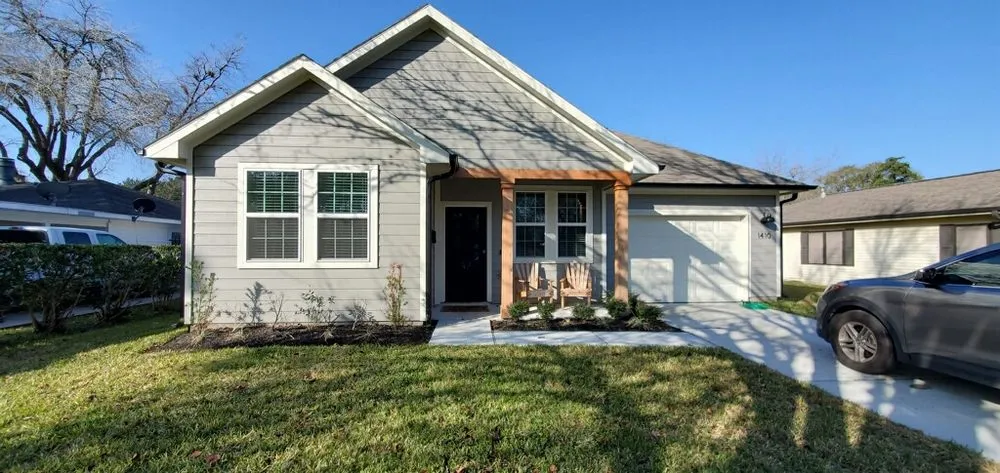 Slide of Precision Seamless Gutters