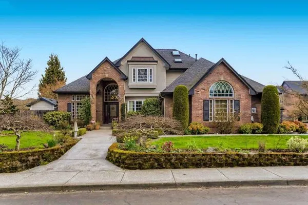 Preferred Exteriors Logo