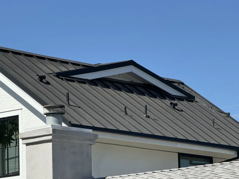 Professional shingle roofing service experts serving San Fernando Valley, CA - Premier Building & Design