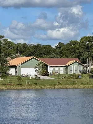 Premier Siding & Roofing Logo