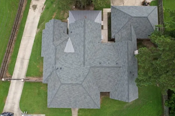 Pristine Roofing & Construction Logo