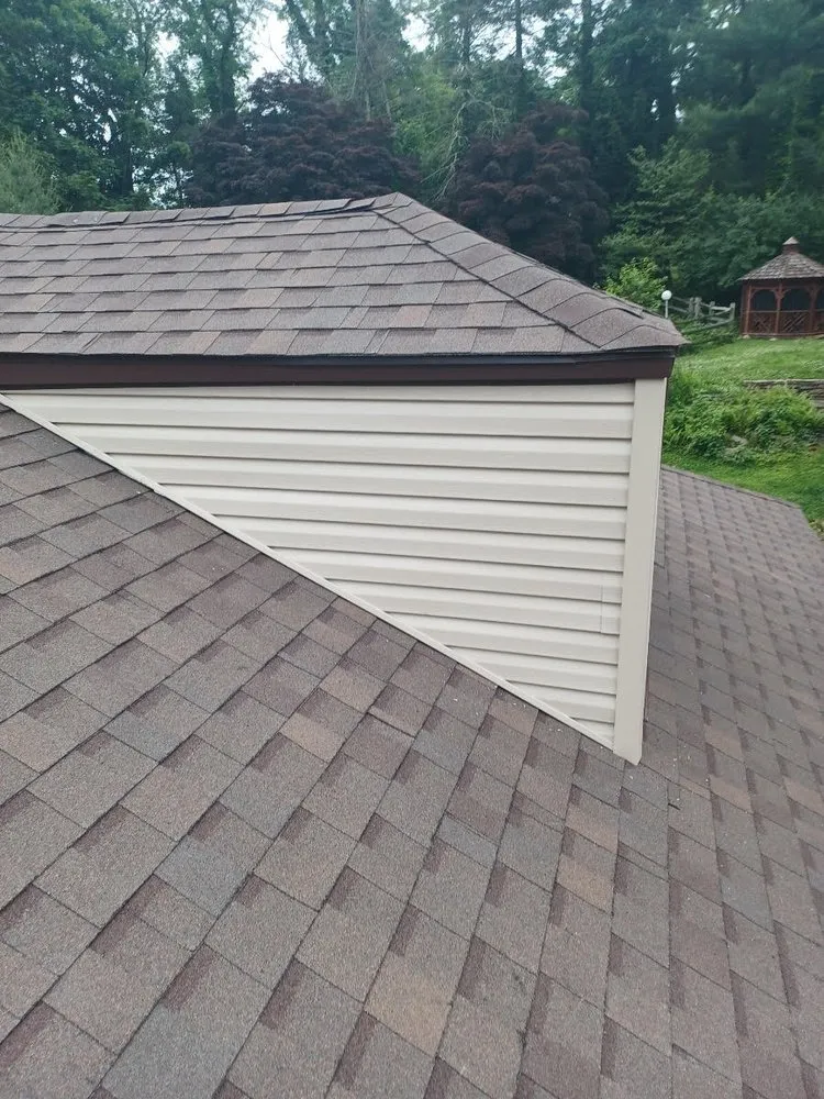 Local residential roofing service experts serving Huntingdon Valley, PA - Pro Exterior