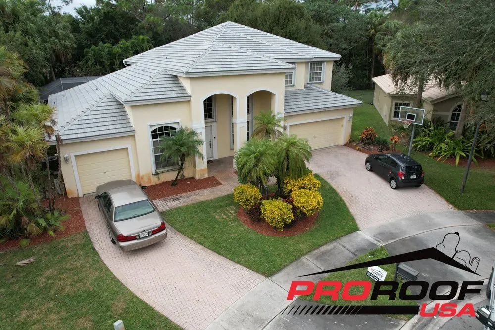 Emergency roof repair in Loxahatchee, FL by Pro Roof USA