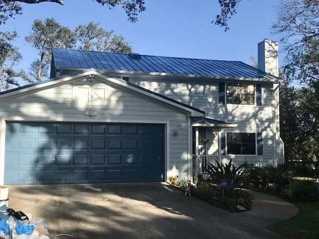 Slide of Pro Roofing & Associate