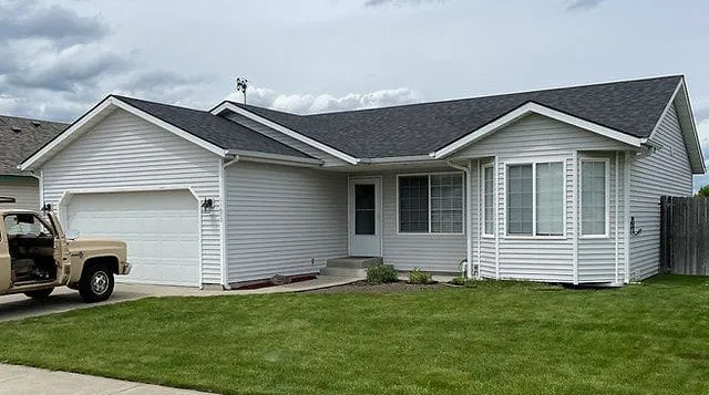 Slide of Pro Roofing Contractor