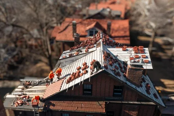 Pro Roofing Contractor Logo