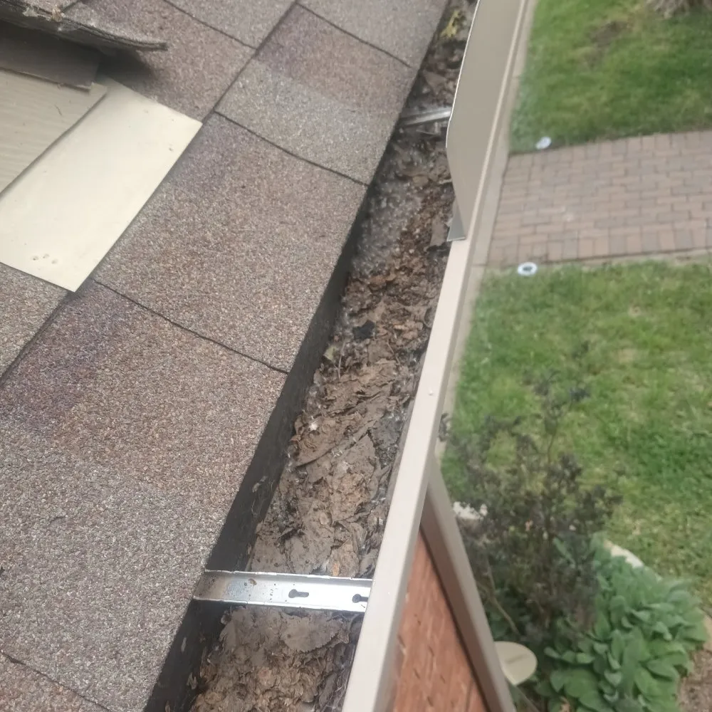 Slide of Pro Source Gutter Cleaning