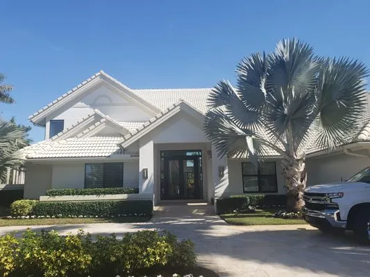 Pro-Tek Roofing & General Contractors Logo