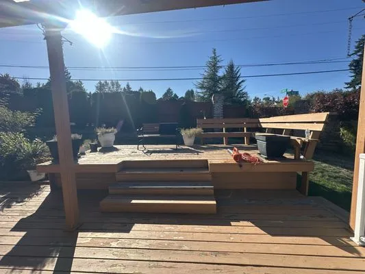 Puyallup Roofing And Moore Logo