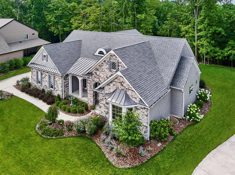 Slide of Pyramid Roofing FLA