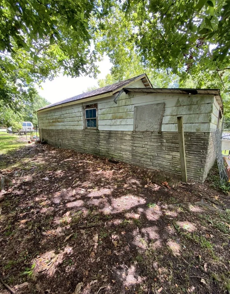 Slide of Quality King Roofing